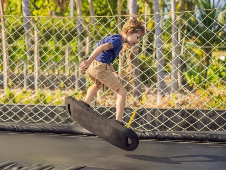 Jak zainstalować trampolinę wkopywaną w ziemię: krok po kroku