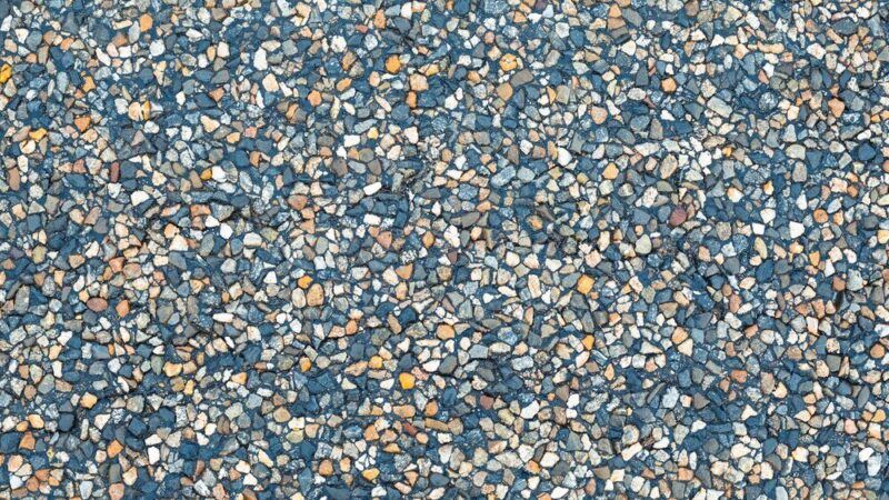 Kamienny dywan na balkon i taras: wady i zalety montażu