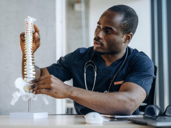 Uszkodzenie rdzenia kręgowego: przyczyny, objawy i metody leczenia