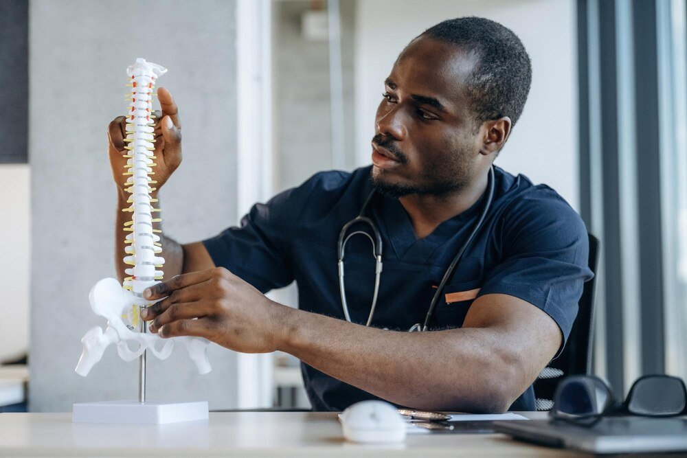 Uszkodzenie rdzenia kręgowego: przyczyny, objawy i metody leczenia